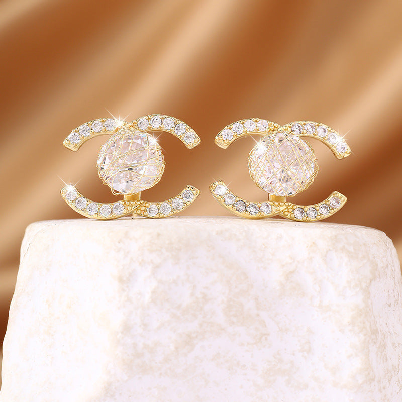 Fashionable, high-end, compact, and scented zircon earrings