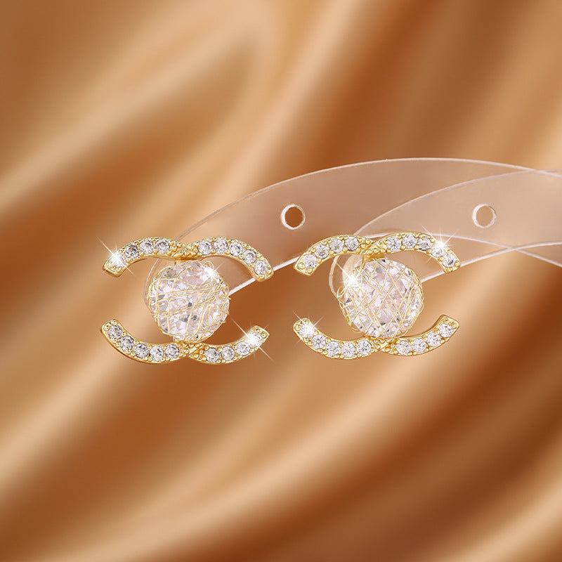 Fashionable, high-end, compact, and scented zircon earrings