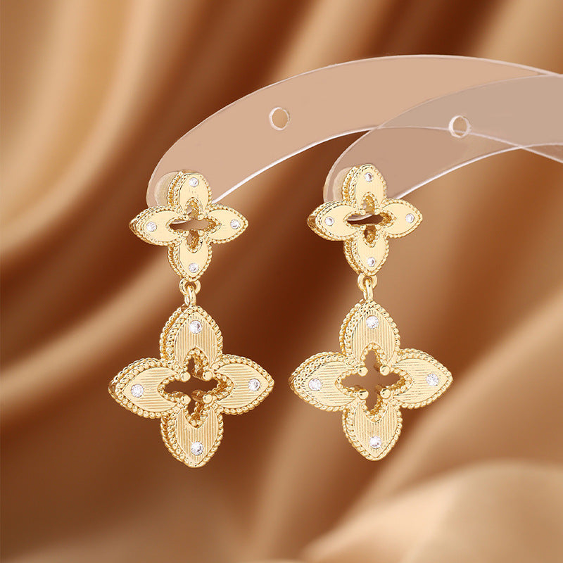 Hollow-out earrings for women, fashionable and versatile, with a light luxury style