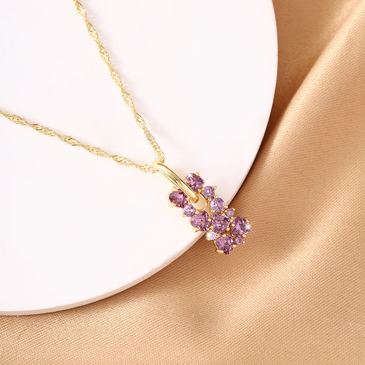 Copper-inlaid zircon flower necklace