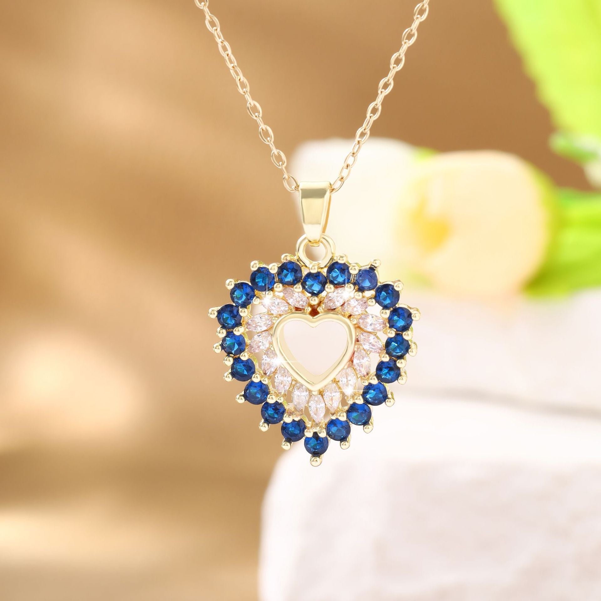 New style heart-shaped pendant necklace with high-end zircon micro-inlay