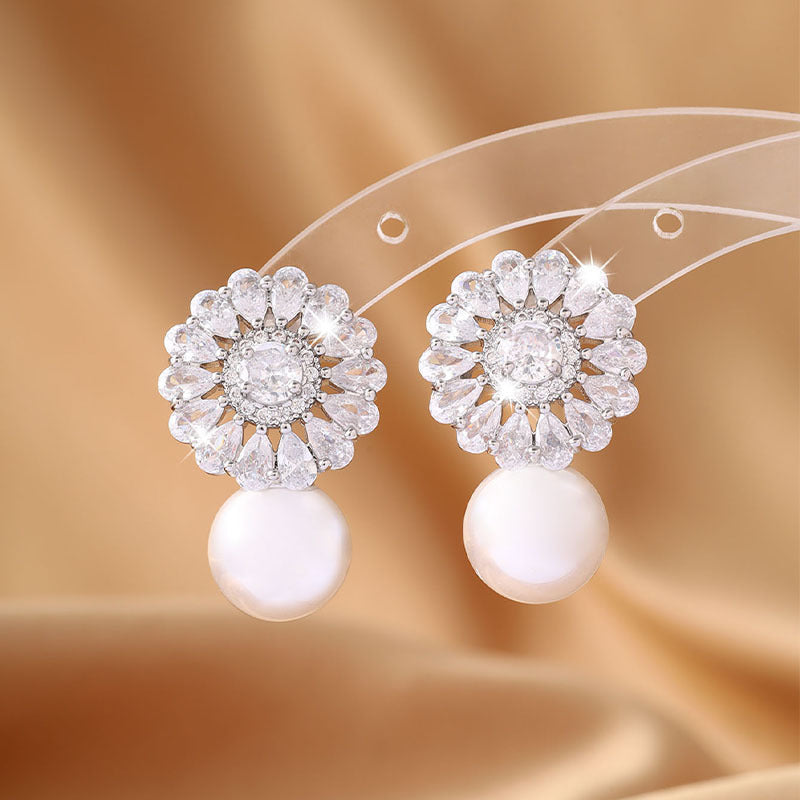 Fashionable pearl and zircon snowflake women's earrings