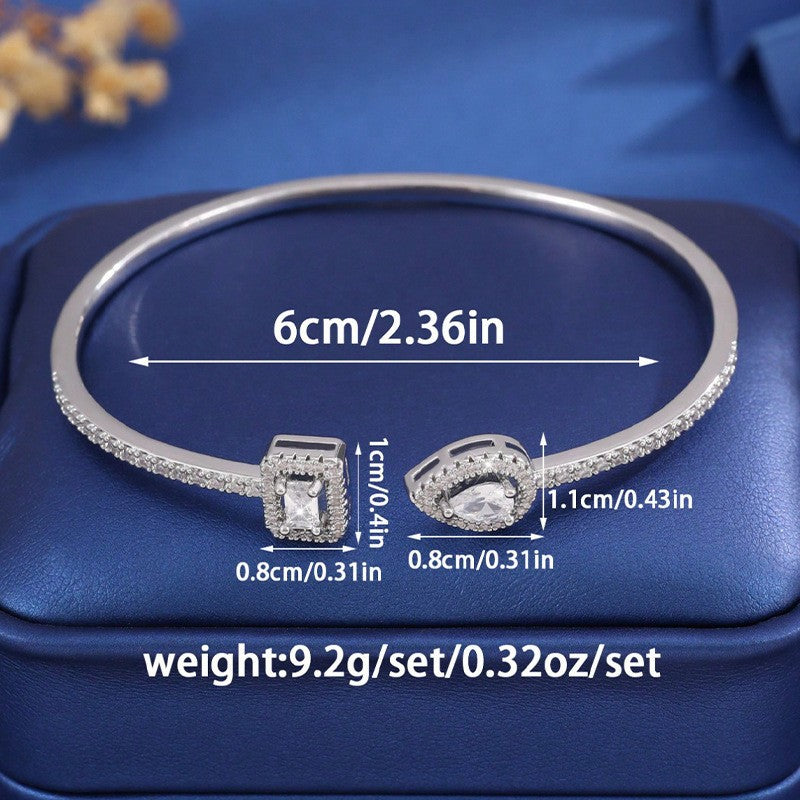 Light luxury and high-end adjustable bracelet with an opening