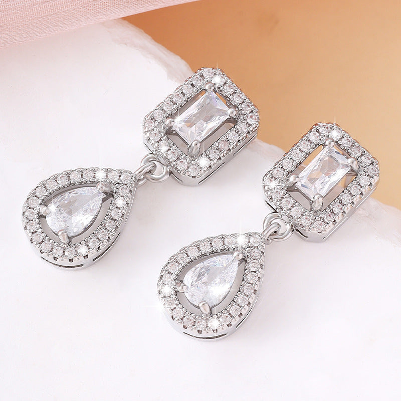 Elegant and luxurious, exquisite zircon micro-inlaid earrings