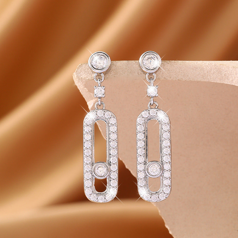 Elegant, exquisite, and fashionable geometric earrings