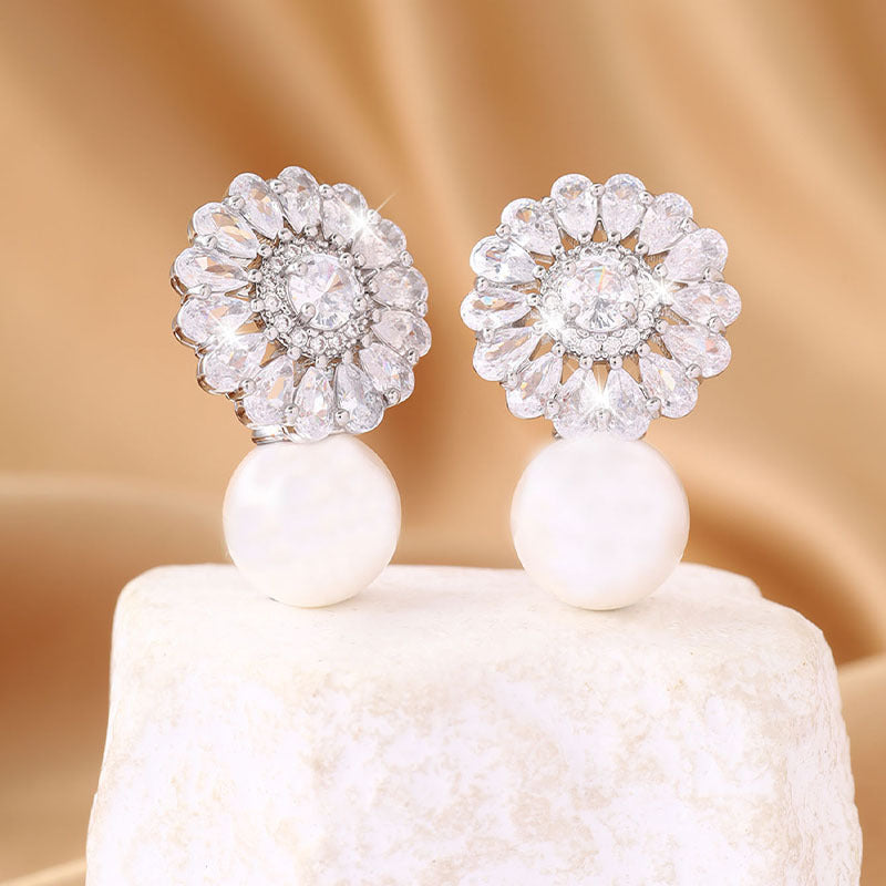 Fashionable pearl and zircon snowflake women's earrings