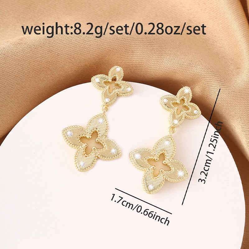 Hollow-out earrings for women, fashionable and versatile, with a light luxury style