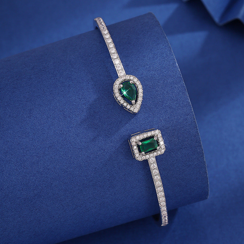 Light luxury and high-end adjustable bracelet with an opening