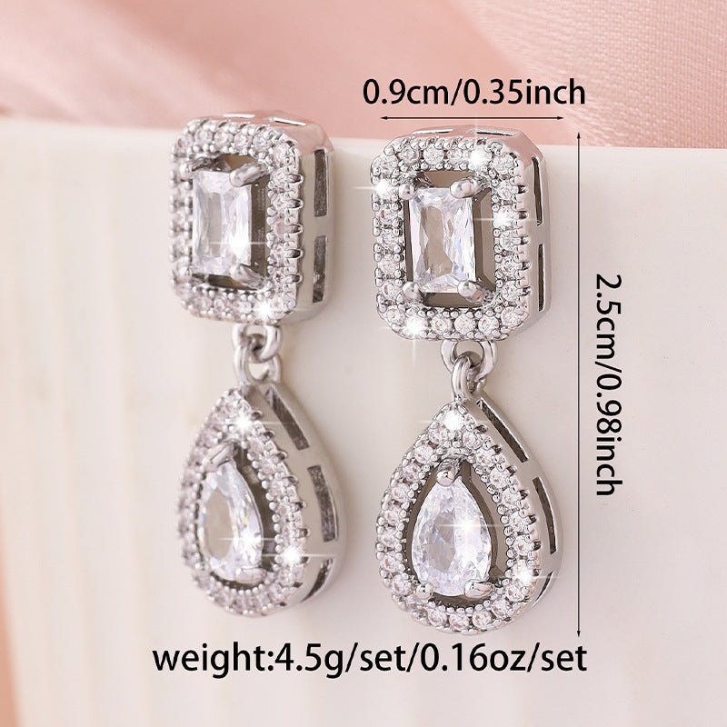 Elegant and luxurious, exquisite zircon micro-inlaid earrings
