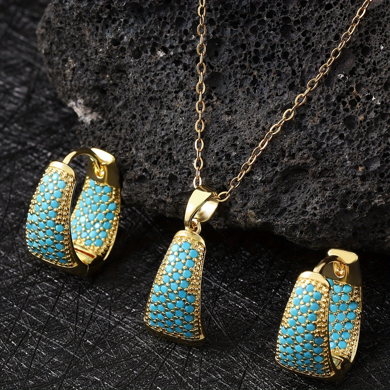 1 necklace + 1 pair of earrings, elegant and high-end design, very beautiful and charming